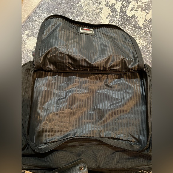 Tumi Nylon 21" Expandable Carry On Weekender Duffle Bag - Picture 5 of 10